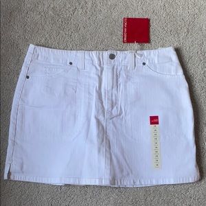 White skirt Gloria Vanderbilt size 14